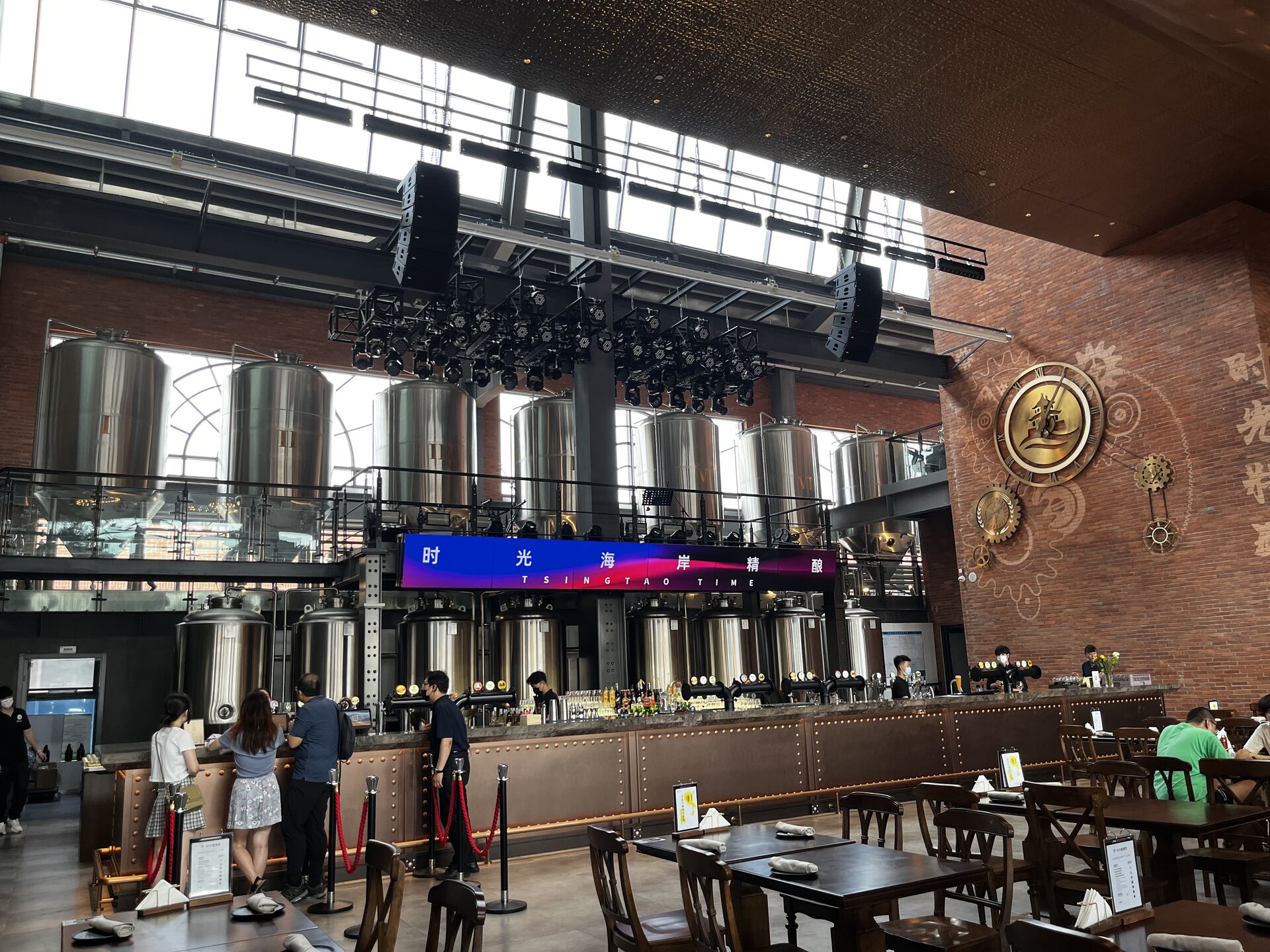 Tonsen Tsingtao CERVEZA y viaje de whisky ~ Gracias por la invitación de la cerveza Tsingtao. La buena cooperación es la base para una situación en la que todos ganan.