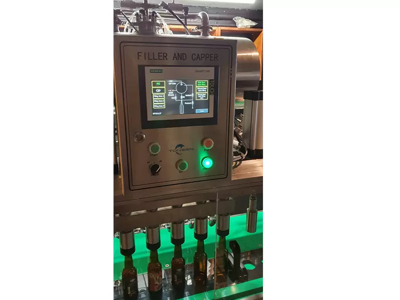 Máquina de tapado de llenado de botellas