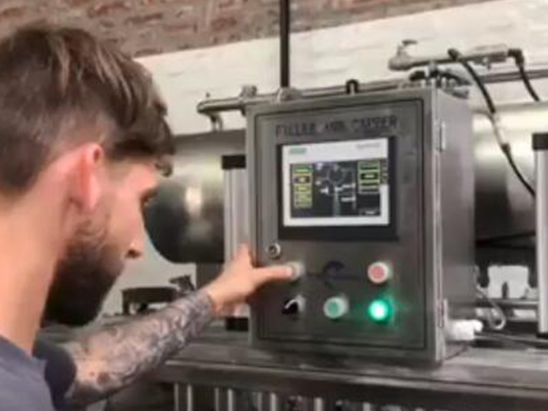 Máquina de tapado de llenado de botellas