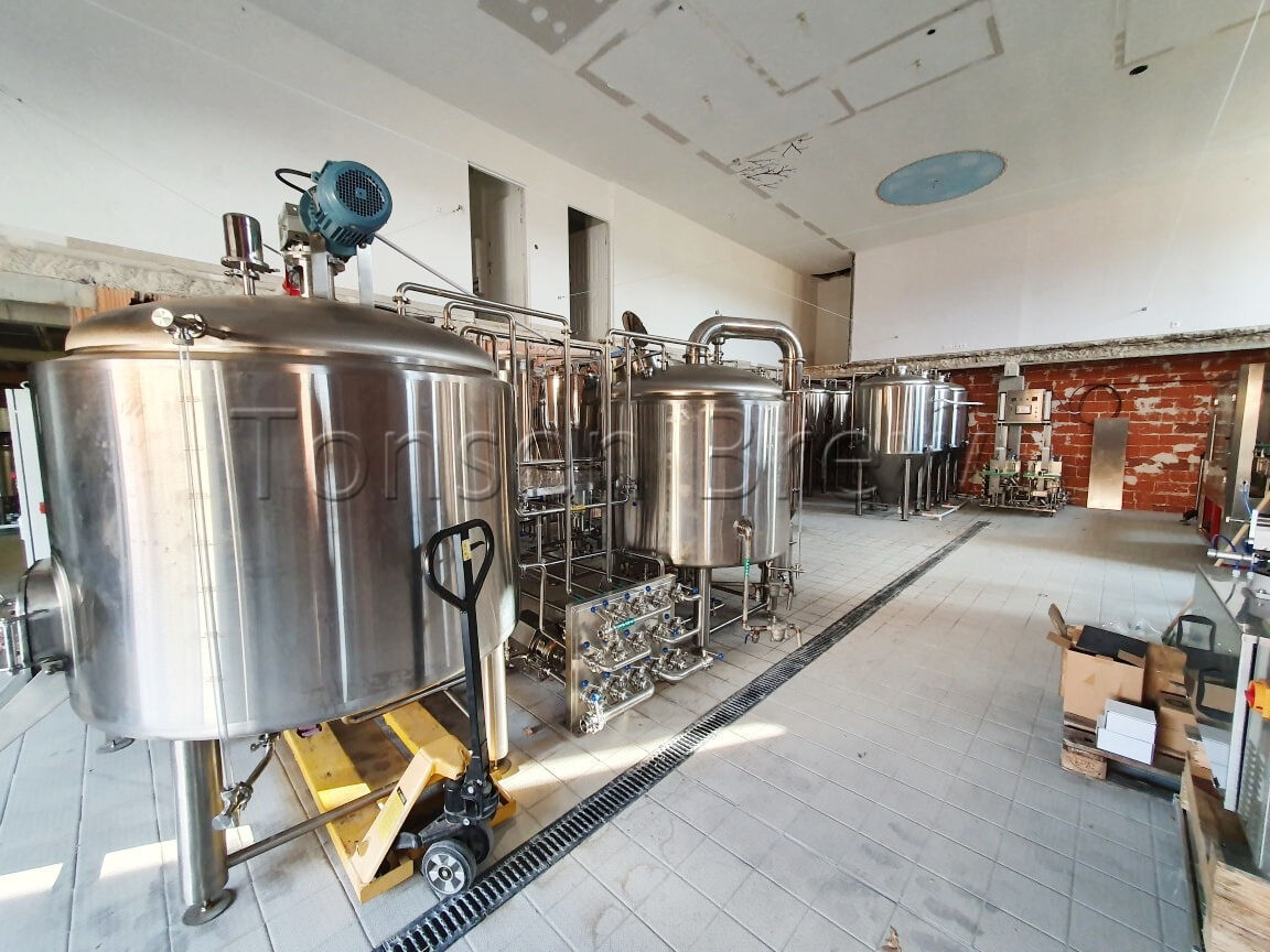 22033 10HL brewery Brasserie La Triple A (3)_expos 22033 10HL brewery Brasserie La Triple A (3)_expos