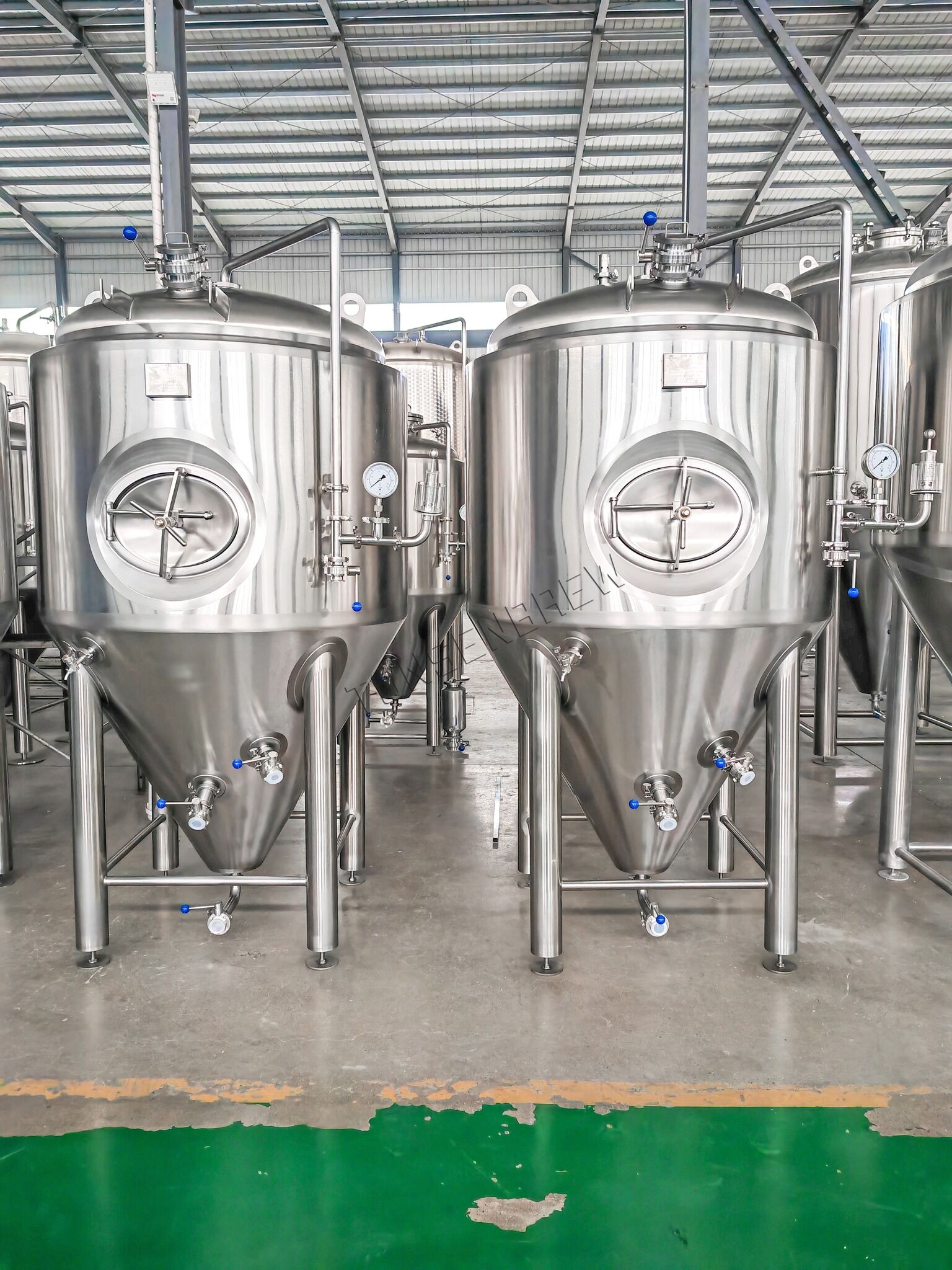 Fermentadores de diferentes estilos/tanques uni de Tonsen. bajo, gordo y delgado, todo está bien para nosotros.