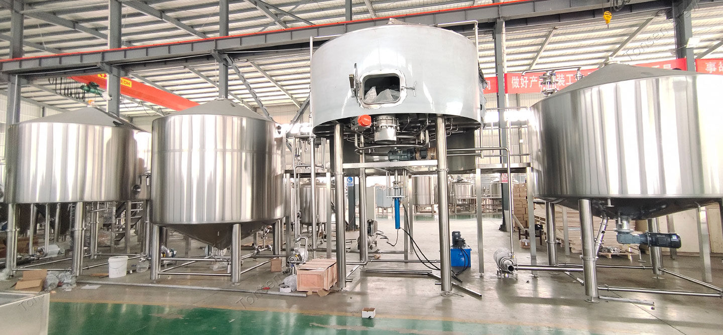 Se completará el equipo de bewing de cerveza de calentamiento de vapor de acero inoxidable de cuatro recipientes de 5000L