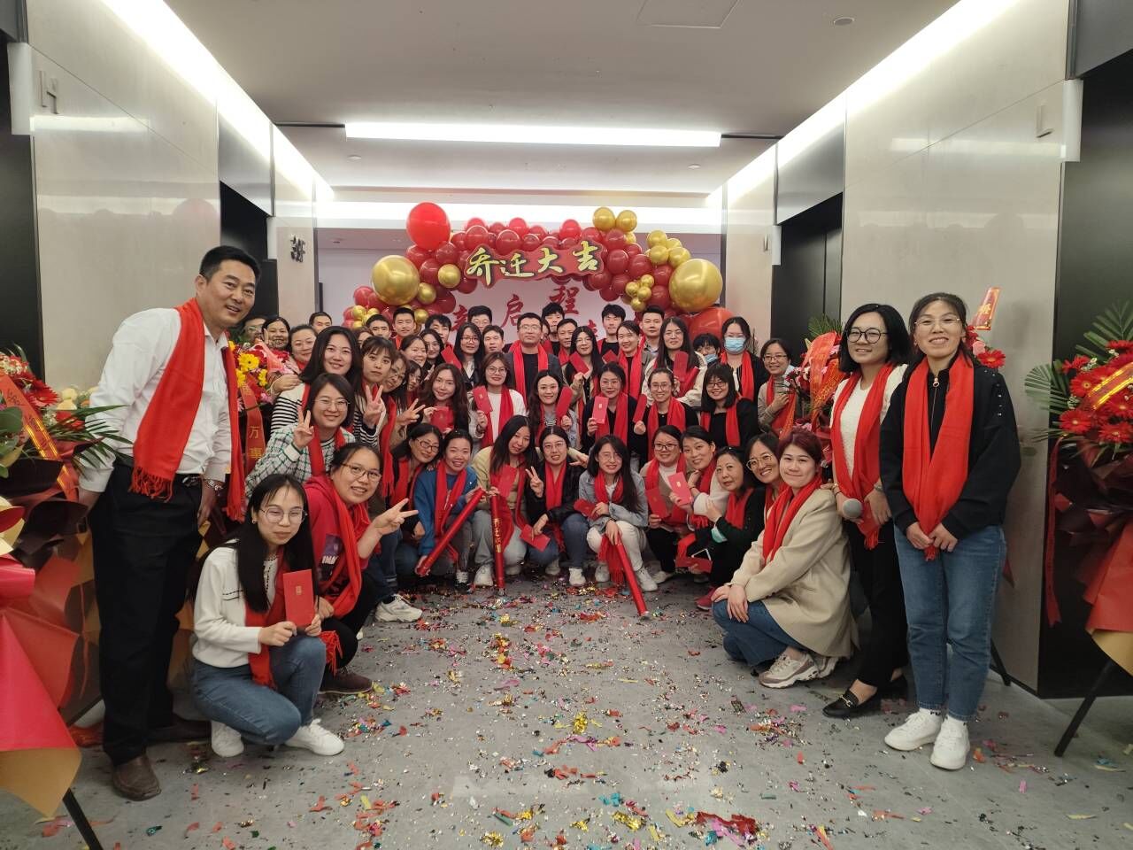 La oficina de Tonsen se mudó a una nueva ubicación y no puedo esperar para compartir esta alegría con nuestros clientes, amigos y colegas.