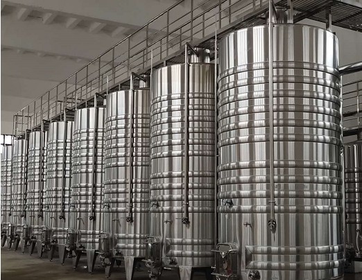 果酒发酵罐 果汁饮料生产线.png