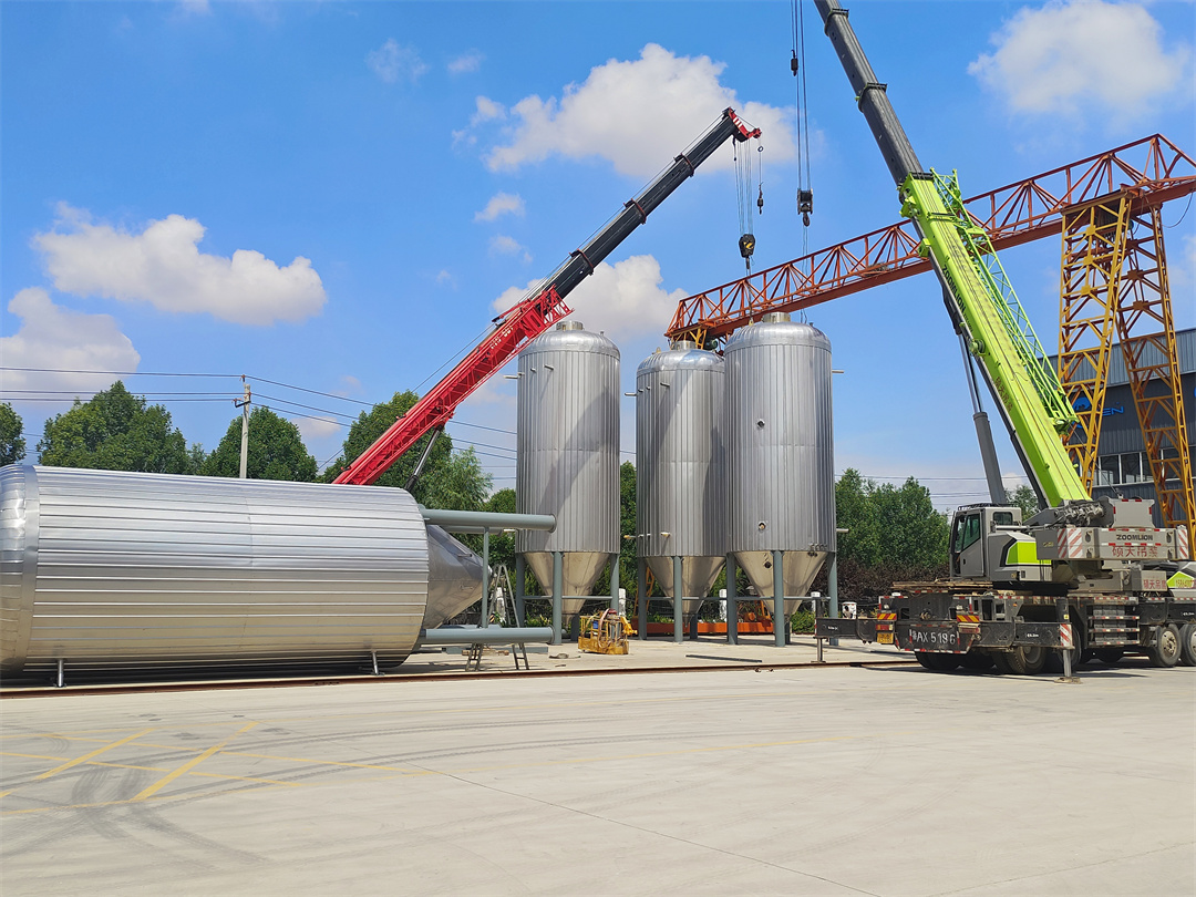 Los tanques de fermentación de cerveza 640HL están listos para su envío