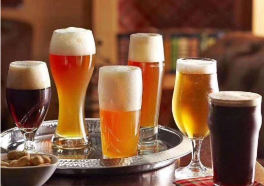 ¿Cuáles son los 4 ingredientes de la cerveza?