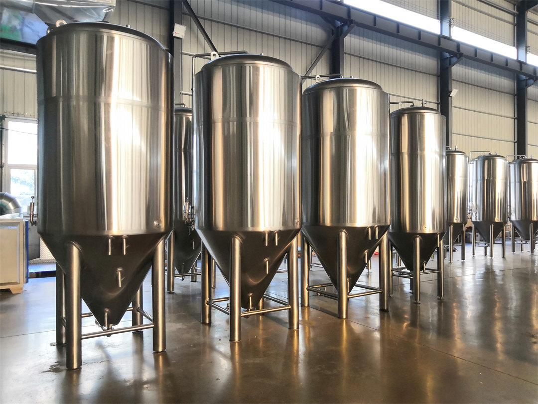 ¡Se ha completado el tanque de fermentación de 2000L!