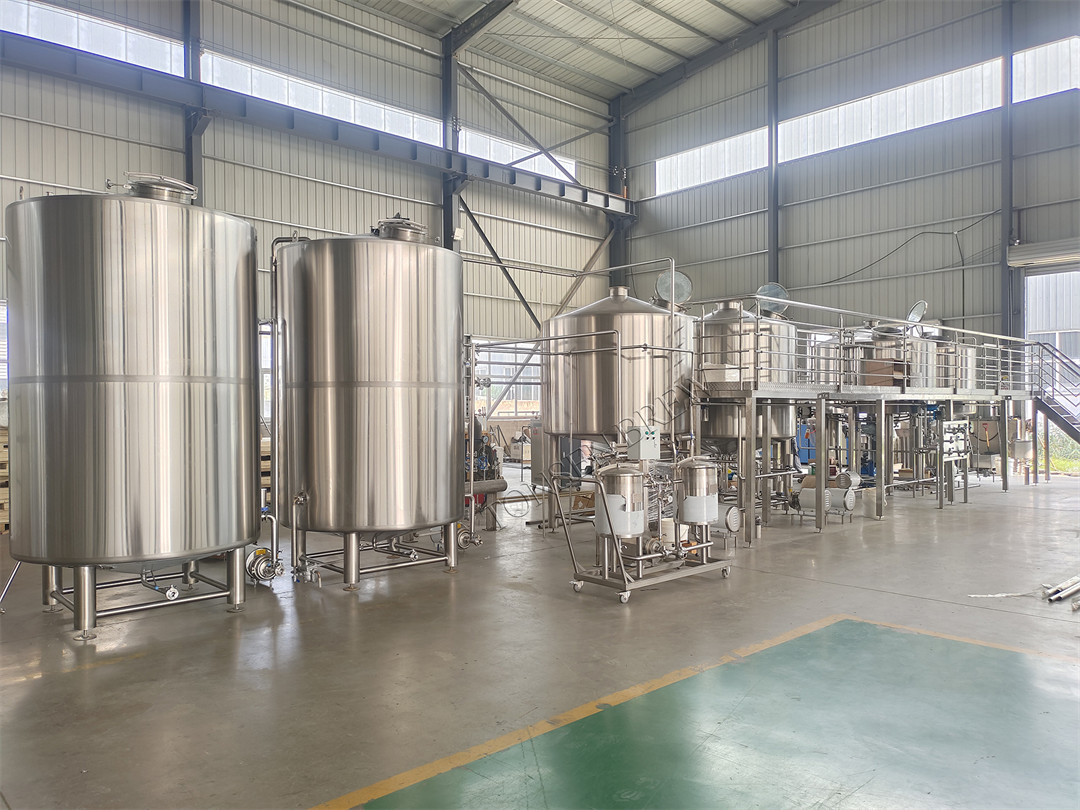 Se completará y entregará otro sistema de elaboración de cerveza de 4 recipientes y 2000 litros.