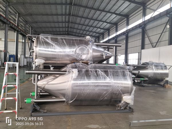 Fermentadores de 2000 l para 2 clientes enviados juntos