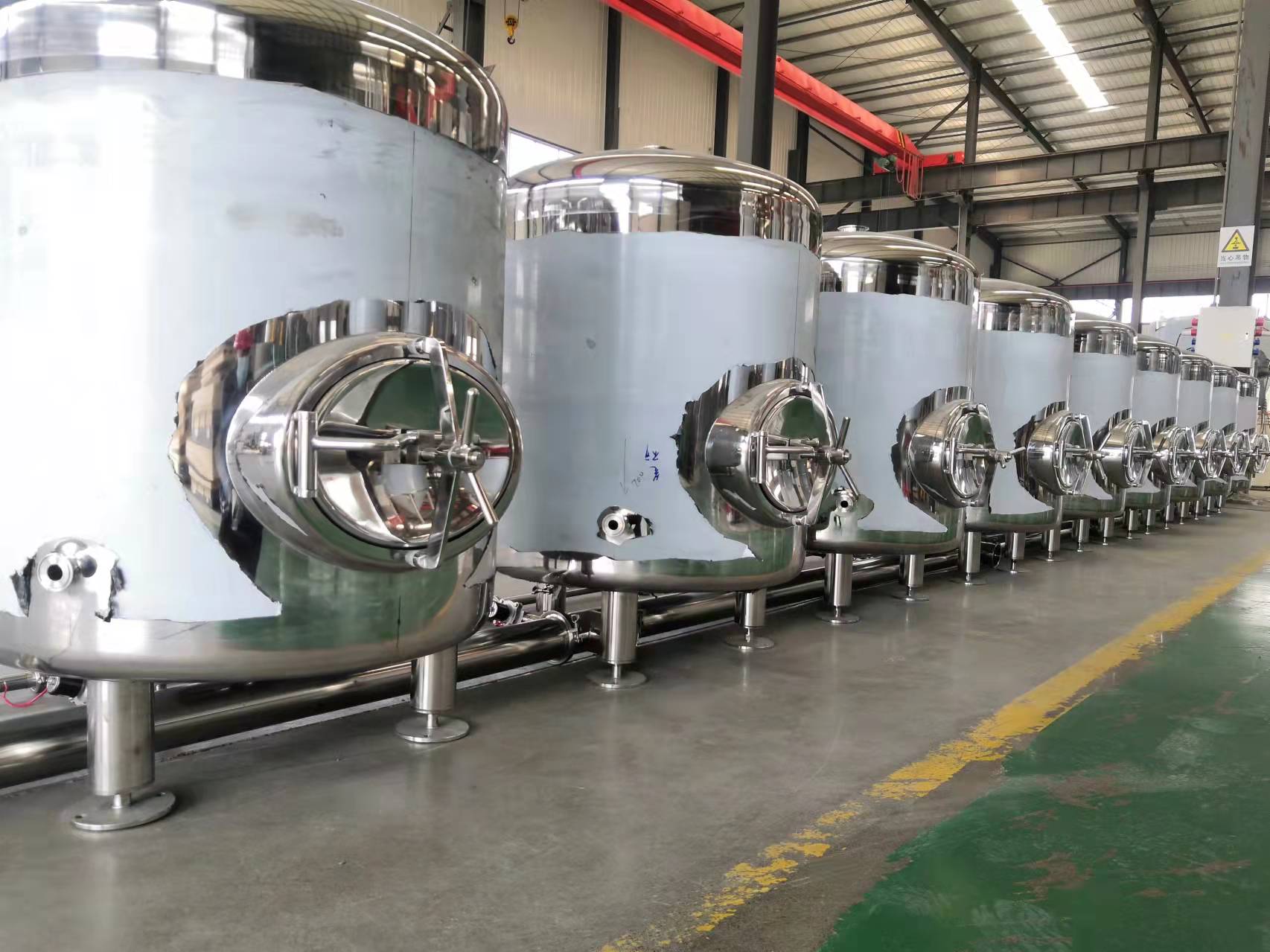 Depósitos de cerveza brillantes