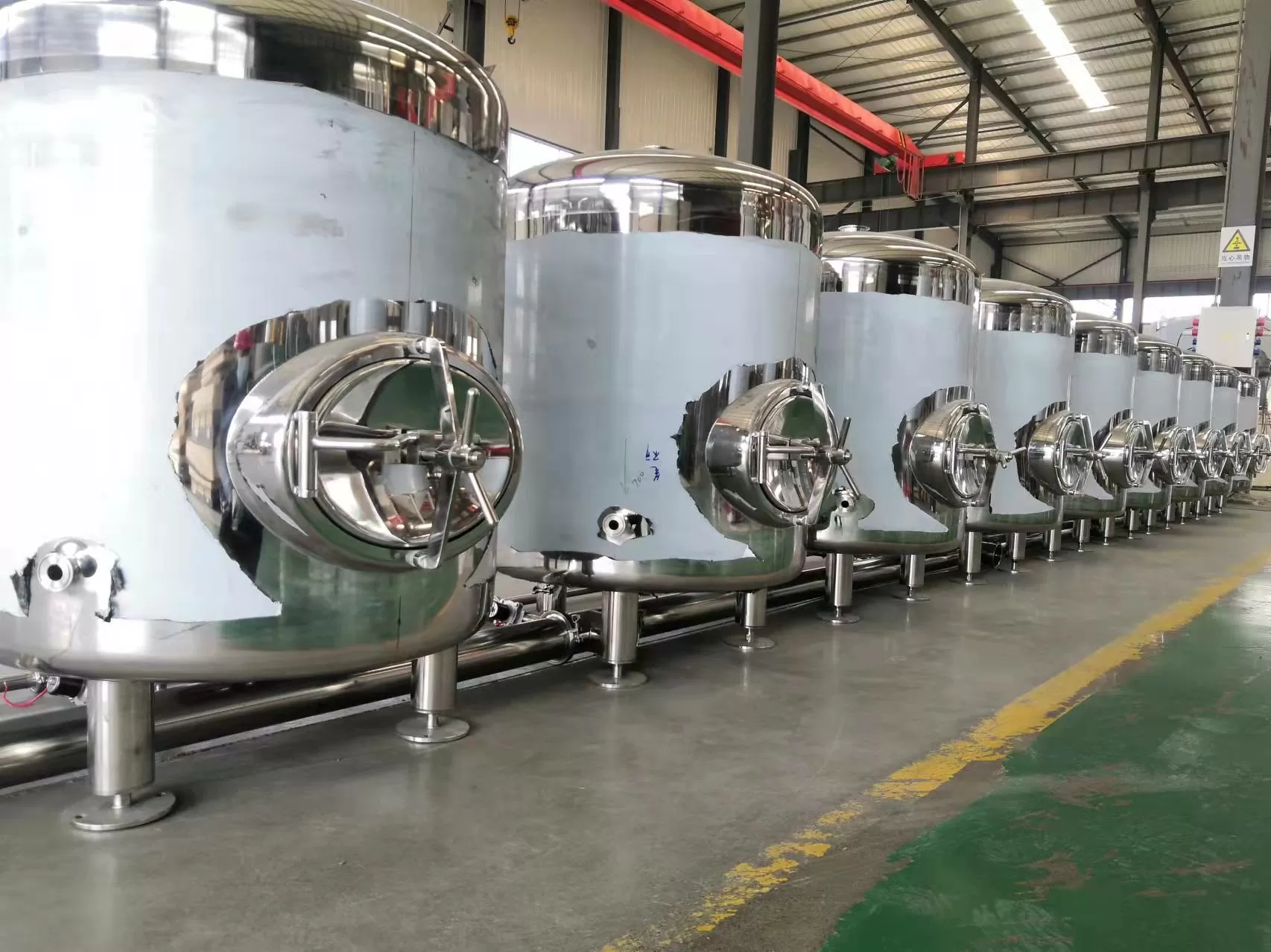 Tanque de cerveza brillante