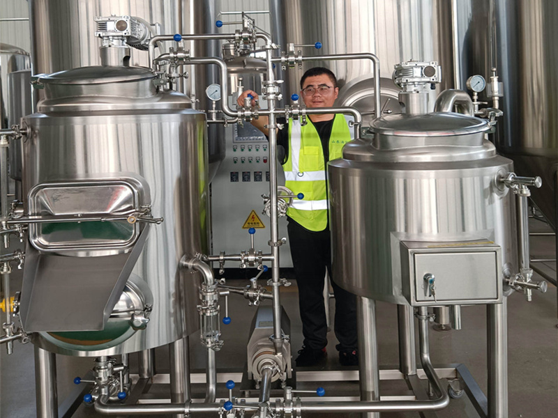 Monte su microcervecería con Tonsen