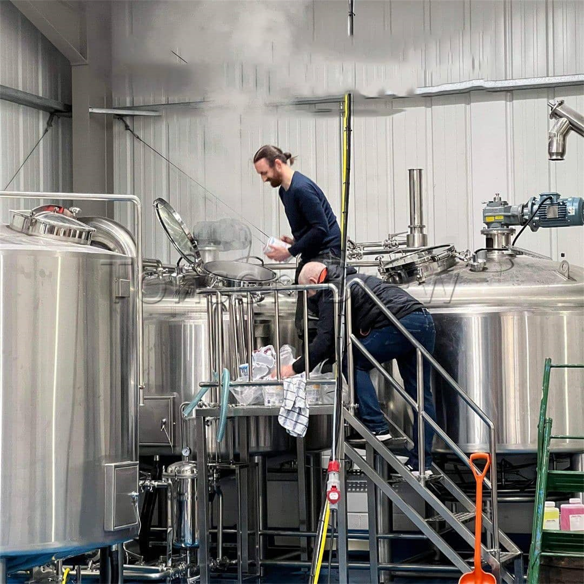 La brasserie 2500L au Royaume-Uni lance son nouveau brassage, vous voulez boire un verre ~