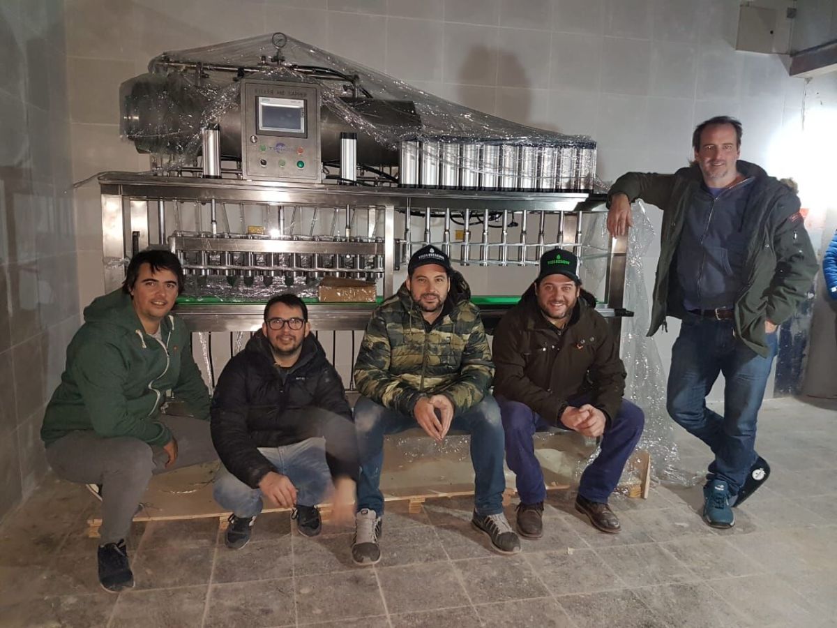 10-10 bottle filler capper.jpg