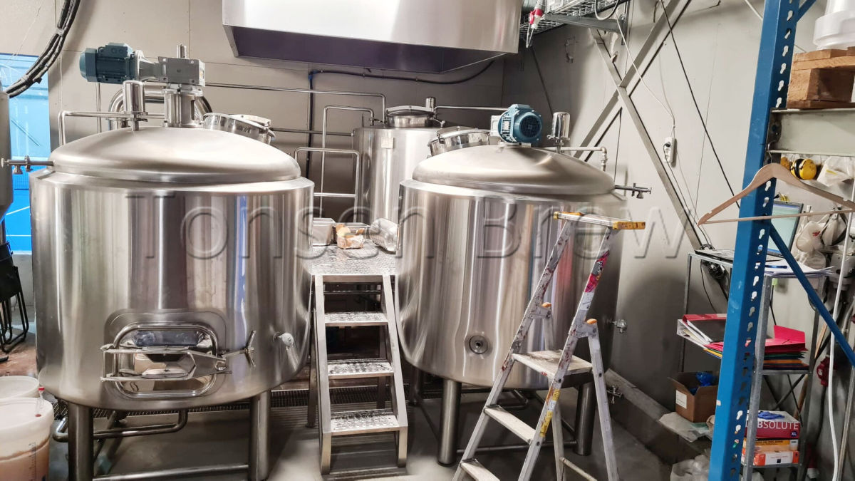 1000l brewhouse and HLT (6).jpg