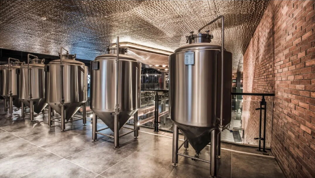 Venez par la brise marine et endormez-vous avec le parfum de la bière ~ Fabriqué par Tonsen, le projet d'équipement de bière 5000L a été officiellement mis en production. Toutes nos félicitations