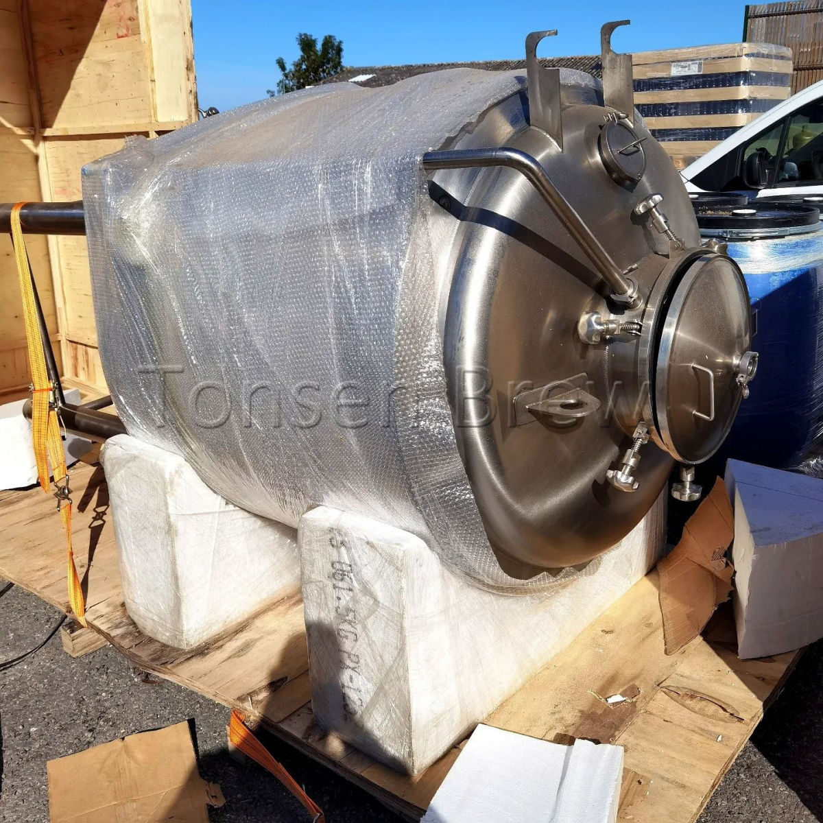 Réception de  nouveaux fermenteurs de 10 hectolitr