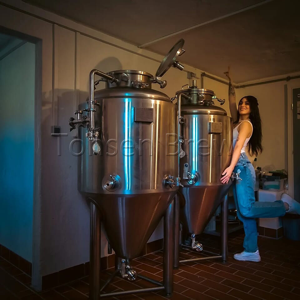 Pretty beauties with our shiny fermenters.Thank yo
