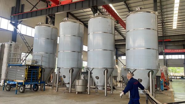 Des fermenteurs de 8000L sont en production, et finiront bientôt !