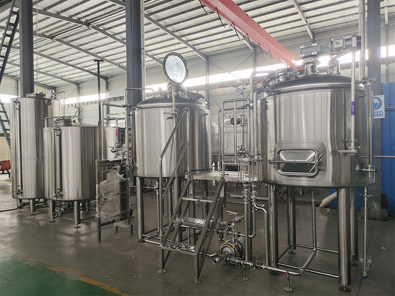 Le système de brassage de bière de 500 L a été assemblé et est en attente d'expédition.