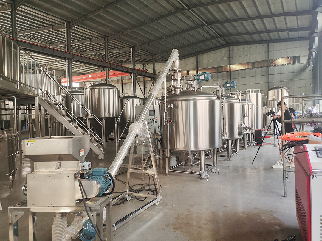 Brasserie 1000l 3 cuves avec convoyeur à vis pour notre client de la République Dominicaine