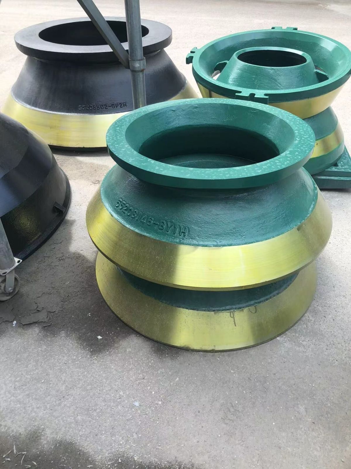 METSO C110 JAW PLATE  HP200 PARTS.jpg