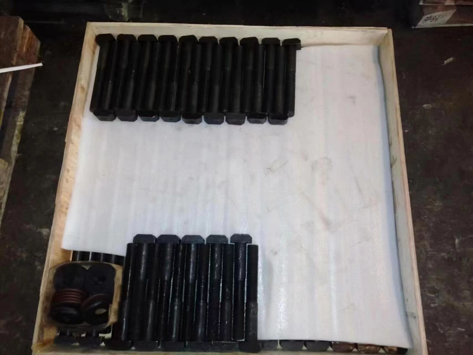 screw and nut for metso C110
