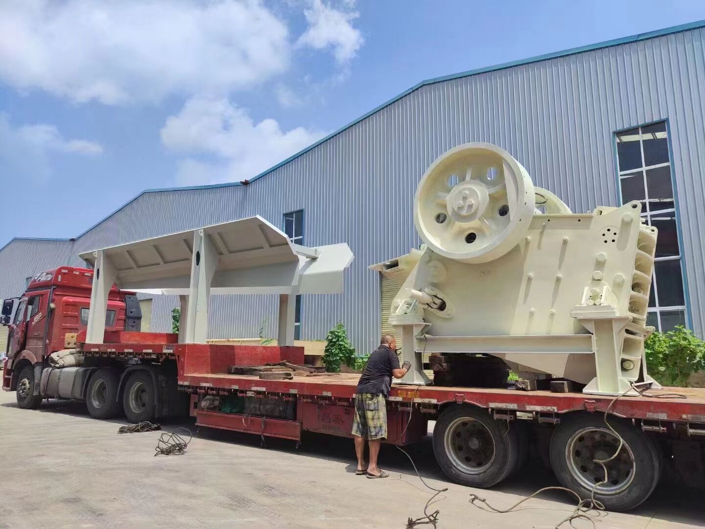 Metso C-120 mobile tire jaw
