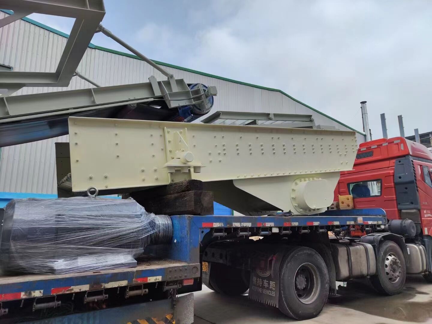 Metso C-120 mobile tire jaw