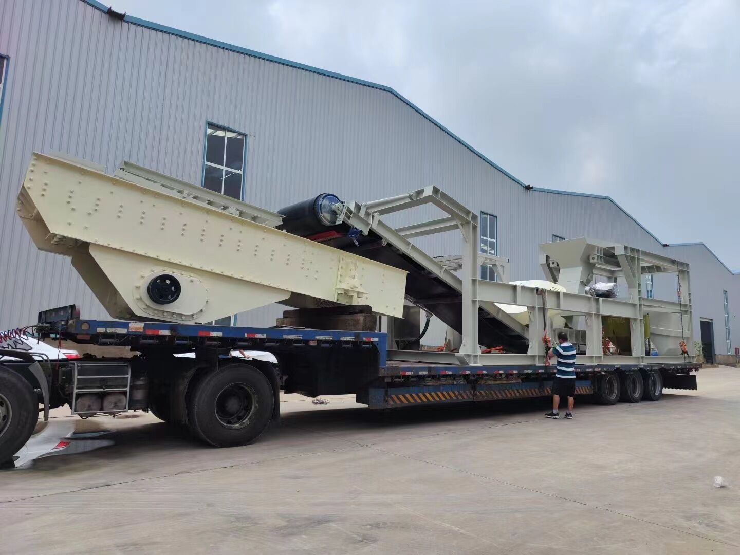 Metso C-120 mobile tire jaw