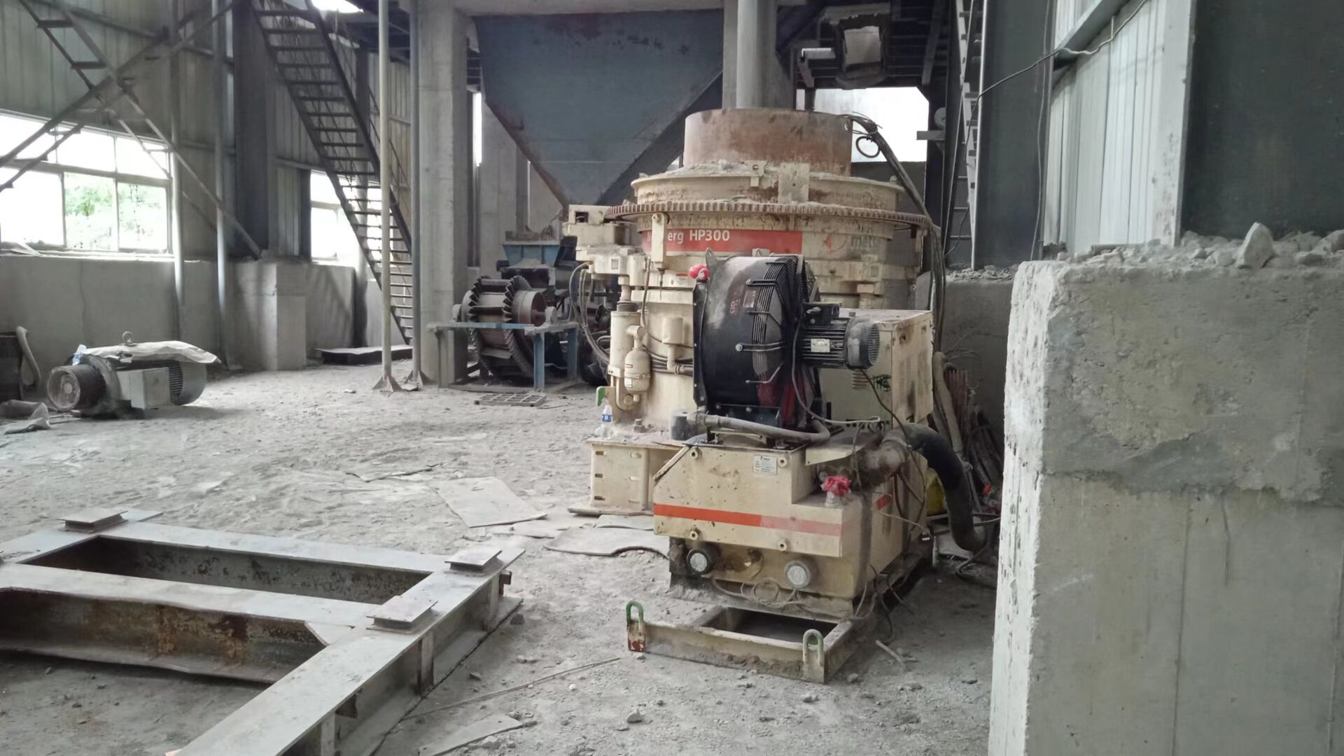 Metso Hp300  year :2008