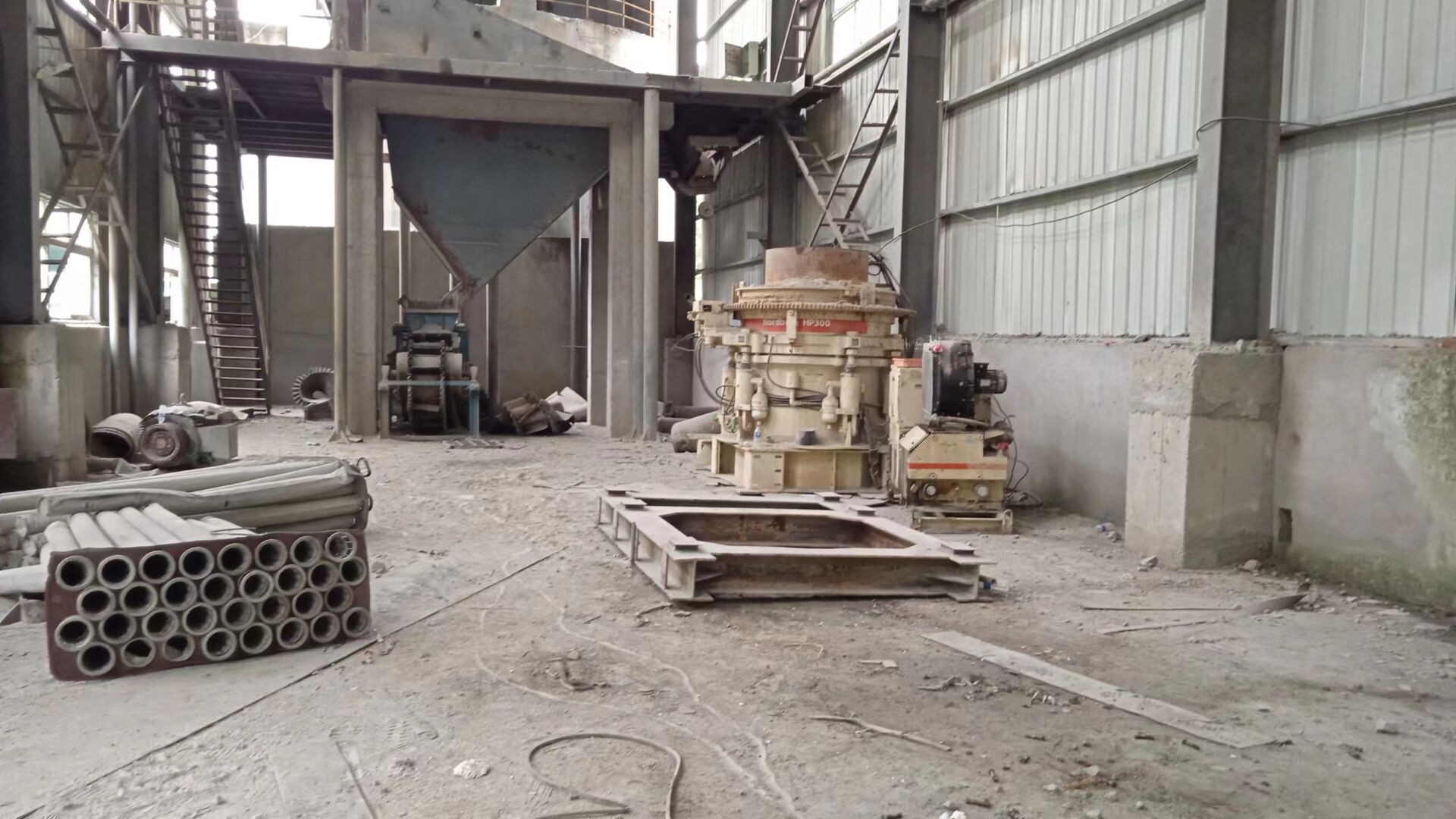 Metso Hp300  year :2008