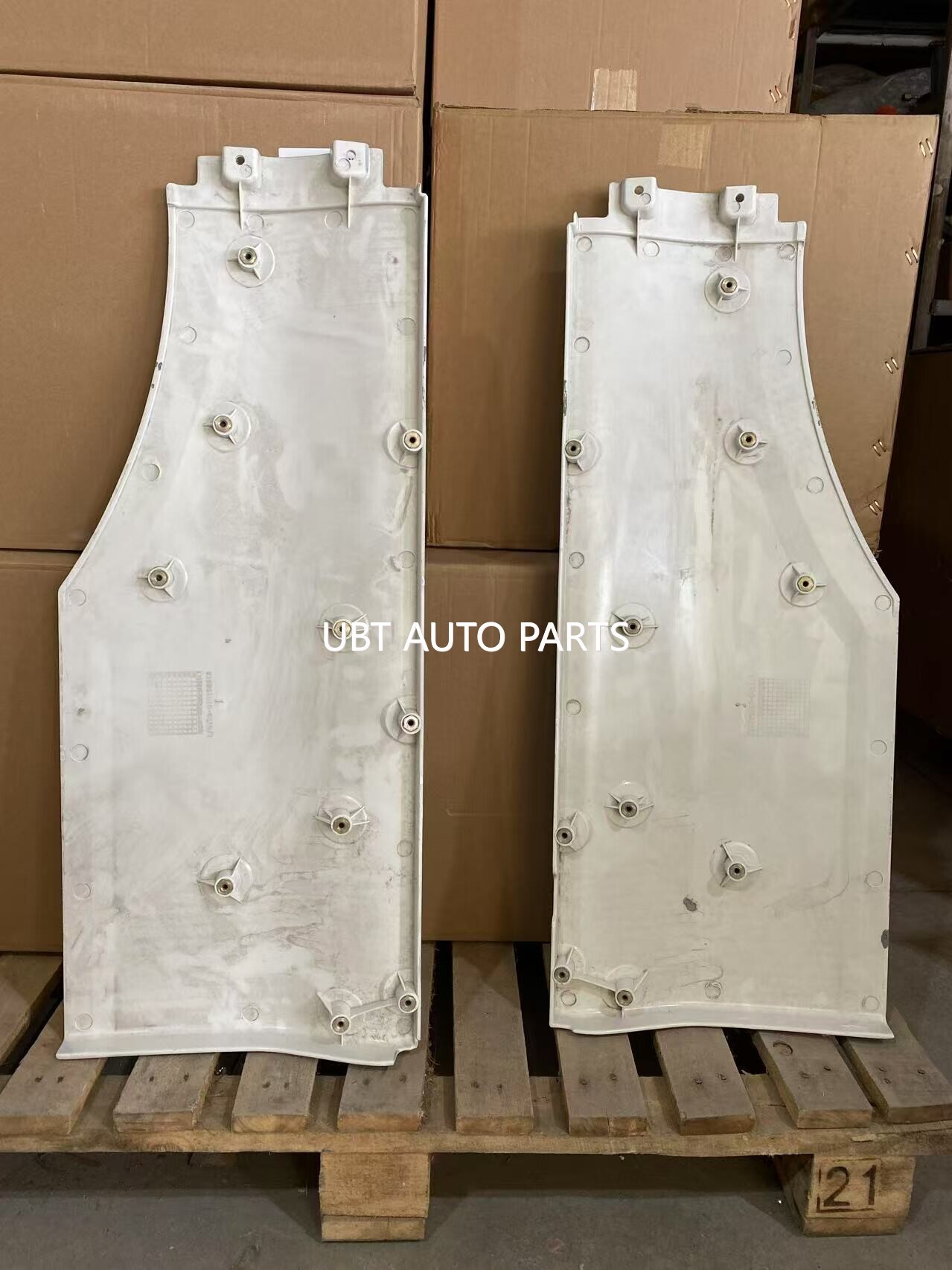 LEFT LENGTHENED FENDER 812W61510-0411 