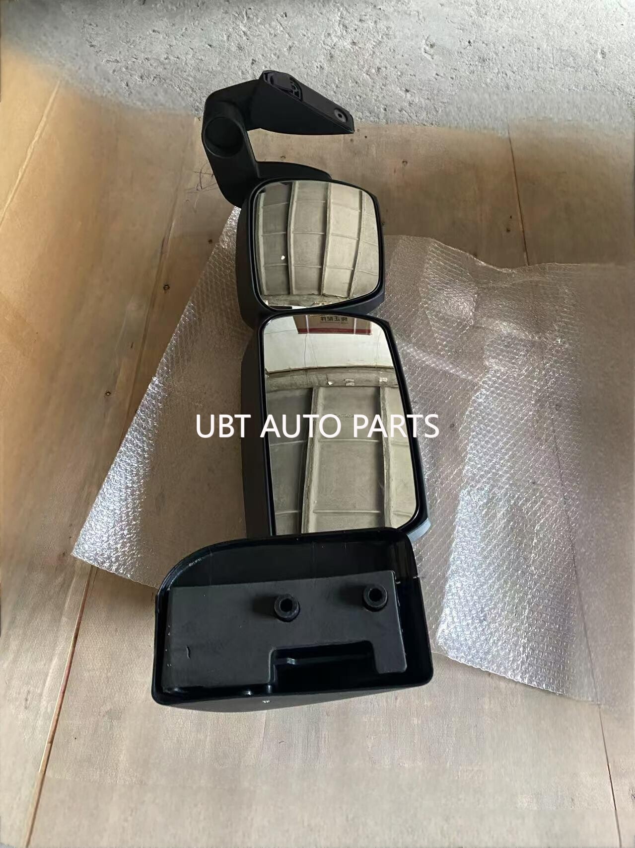 Rear view mirror Hongyan LH/RH 5801943645/5801943645