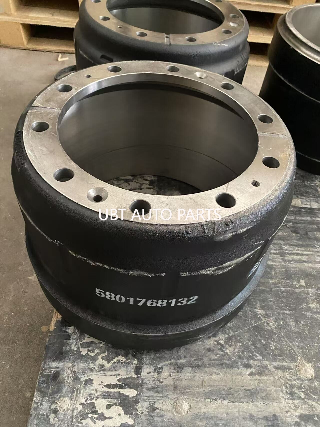 Brake drum rear Hongyan 5801768132