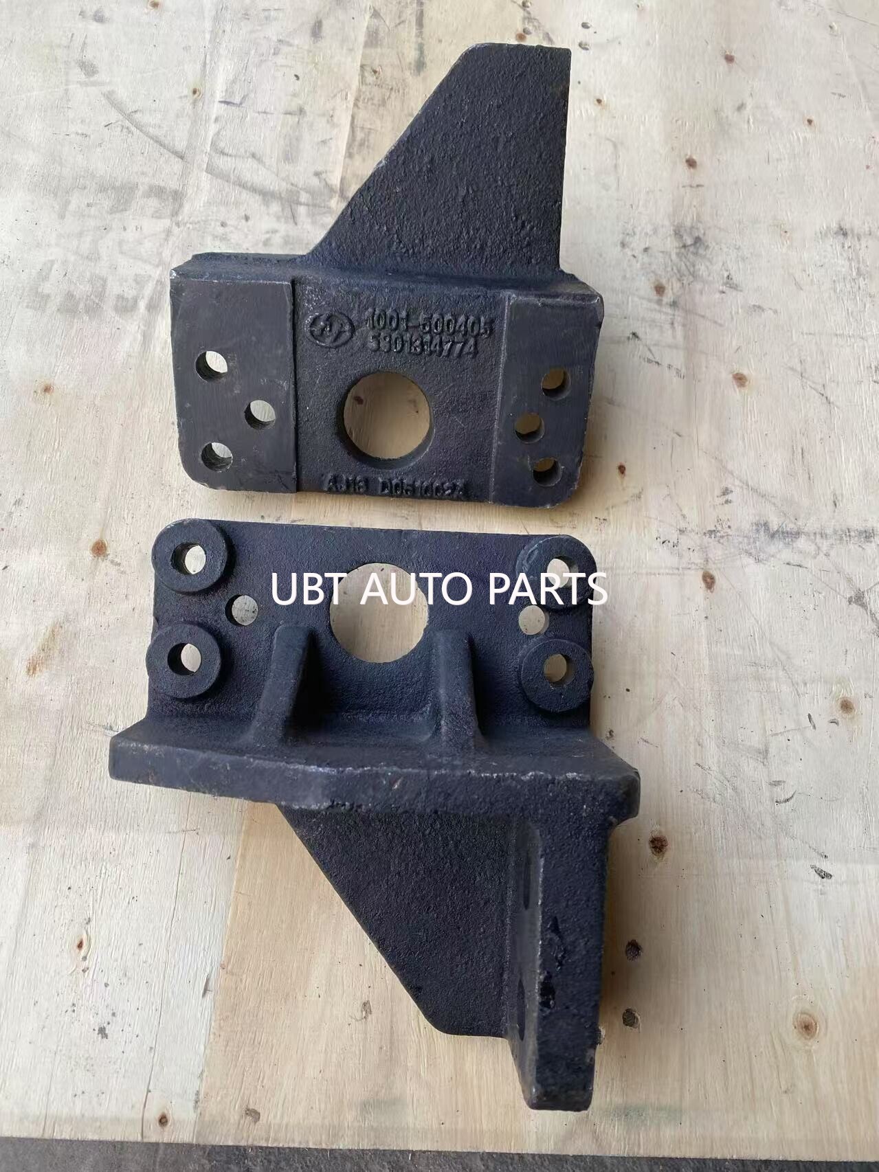 Bracket engine mounting front RH Hongyan 5801314774