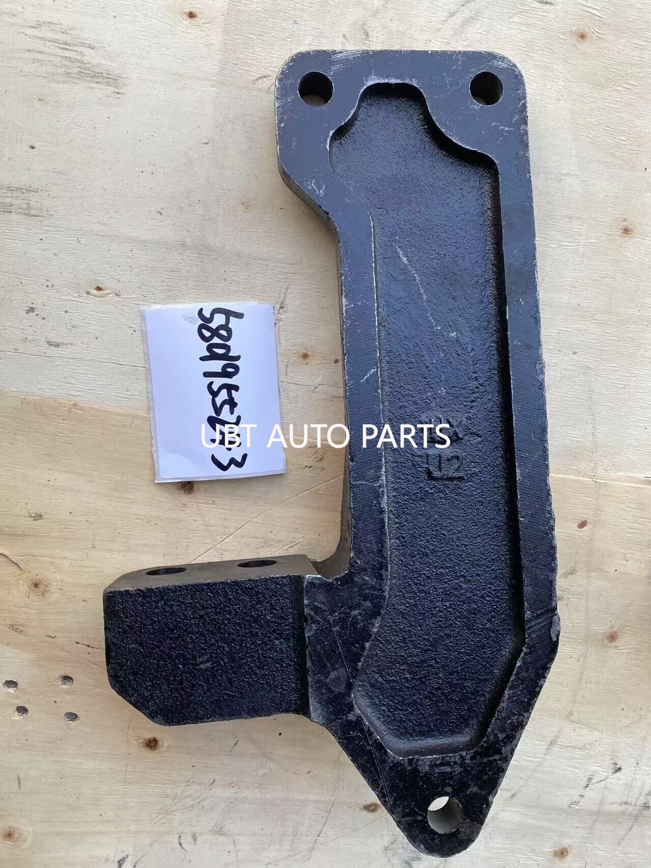 Bracket engine mounting Rear RH Hongyan 5801955243