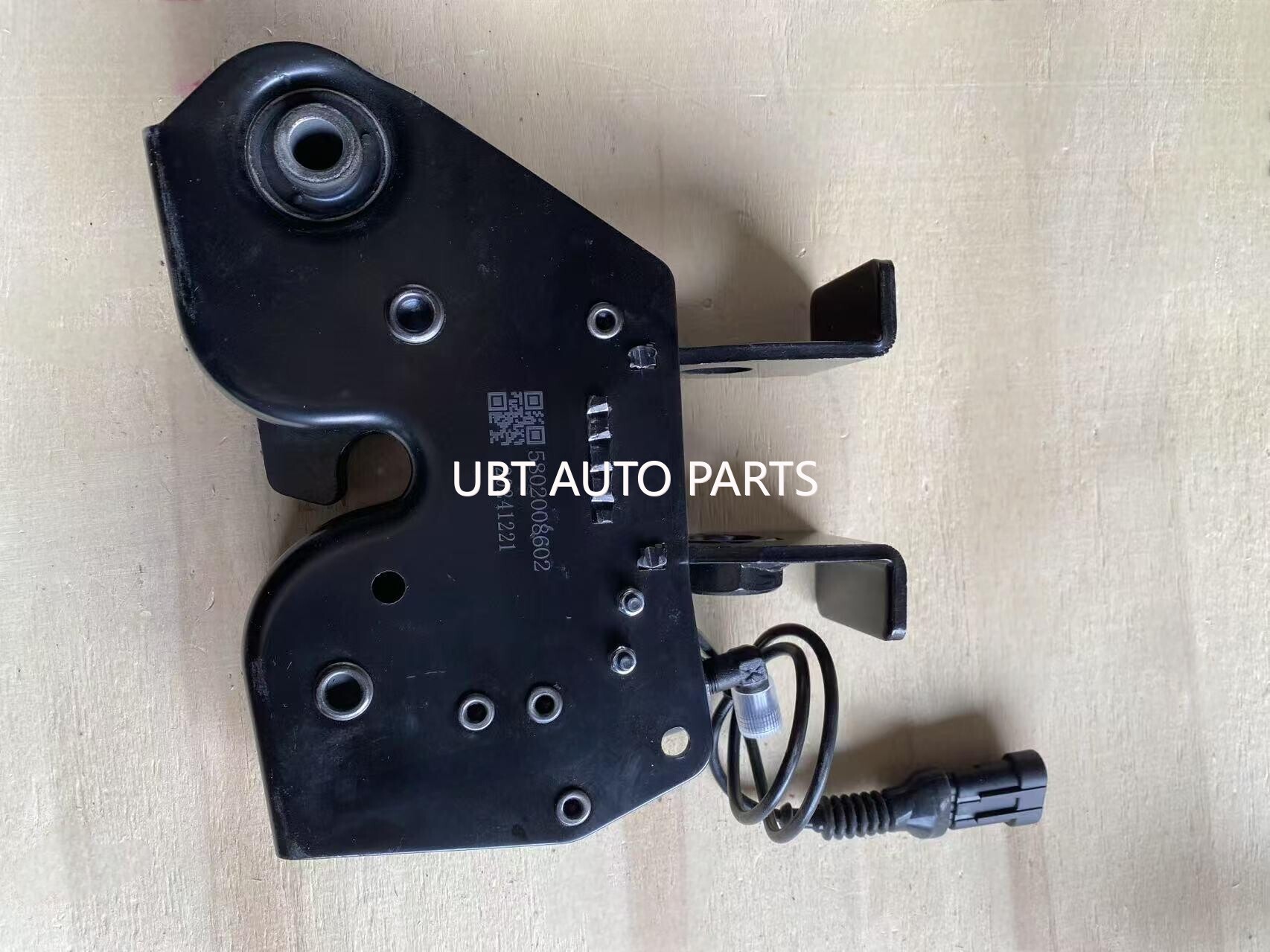 Cabin lock Hongyan RH 5802008602