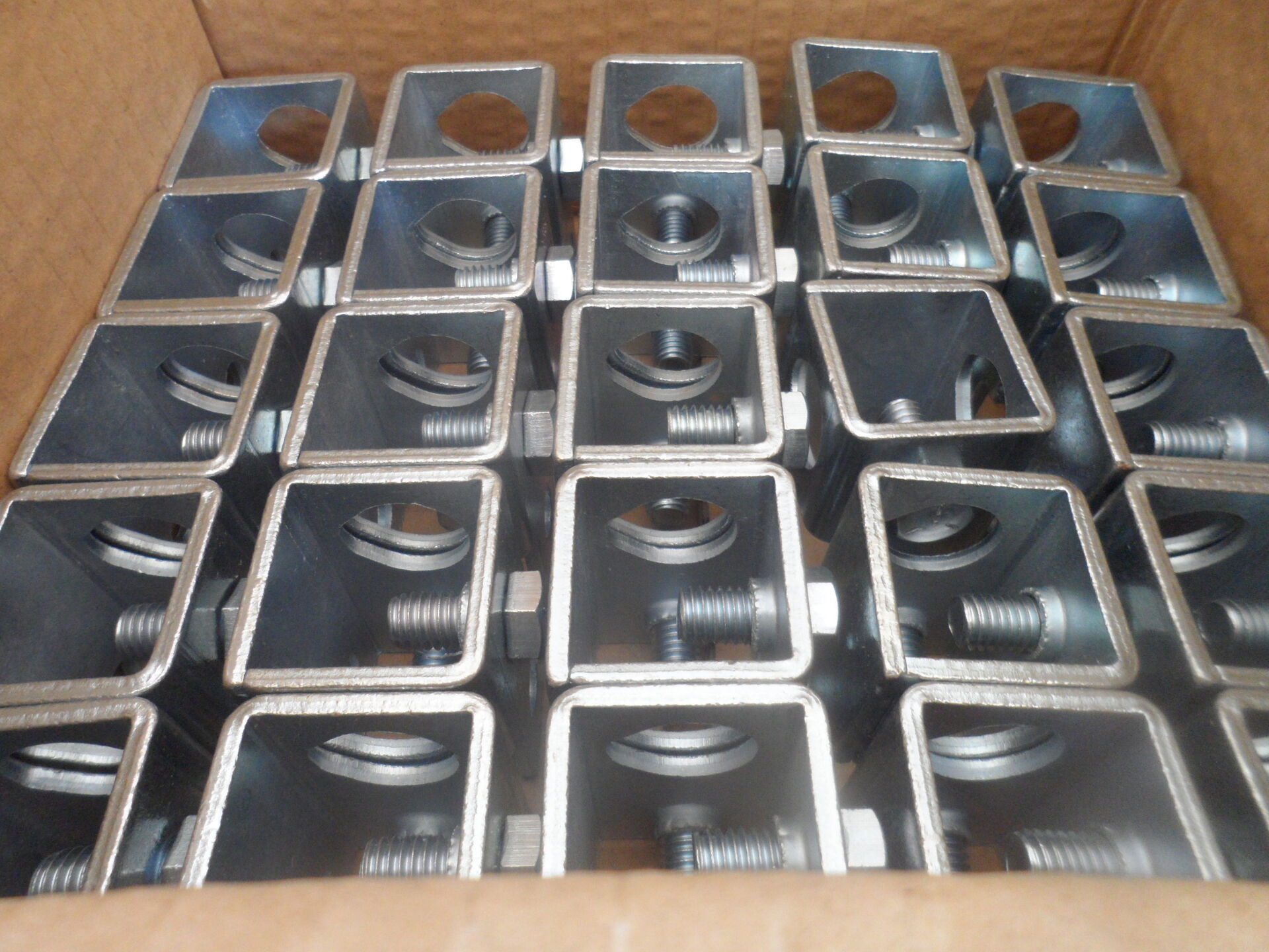 HS301 Nail Stakes Speed Clamp (quick set bracket)
