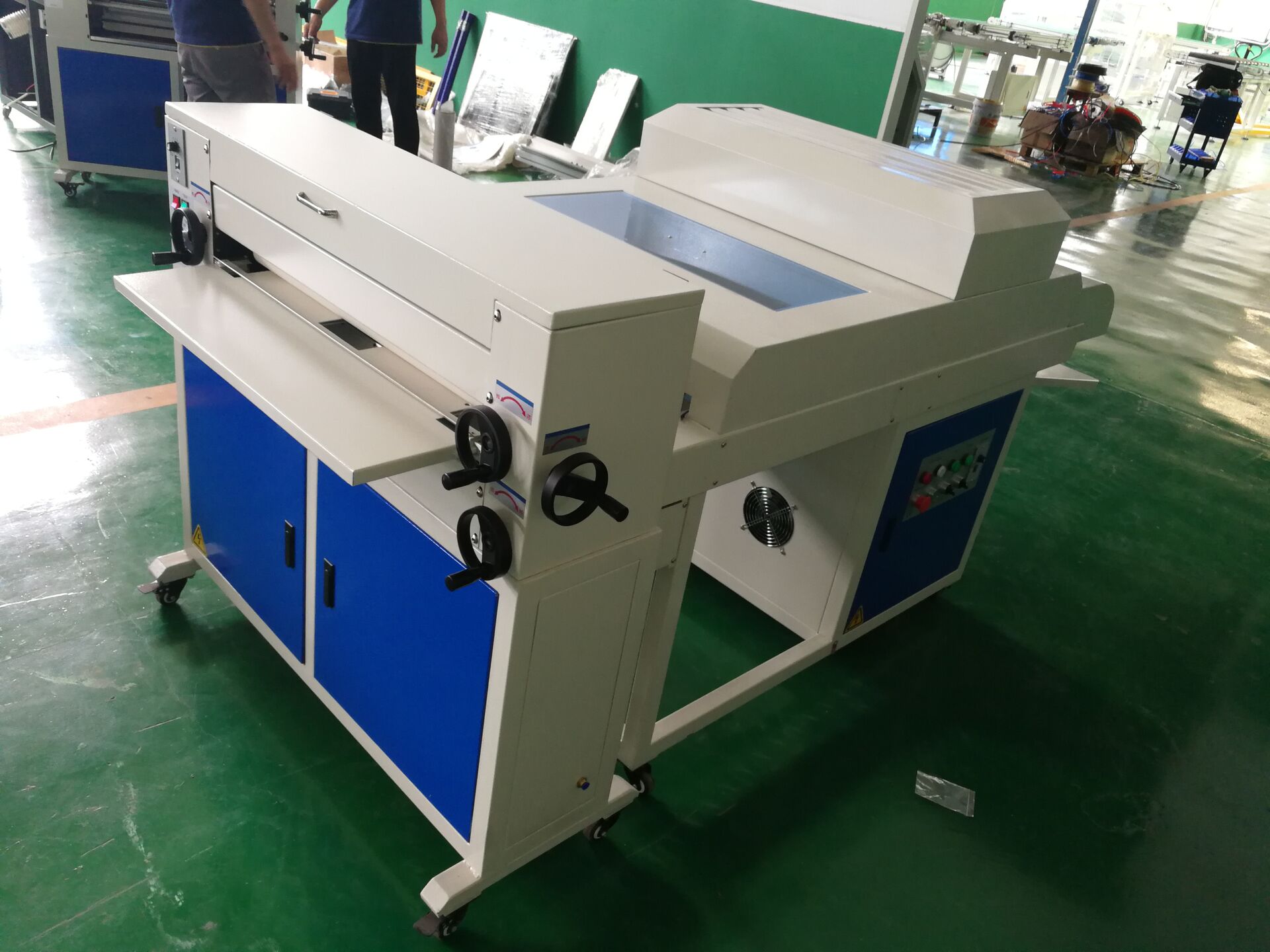 MT QH-Coat 18" (480 mm) Recubridor UV de textura