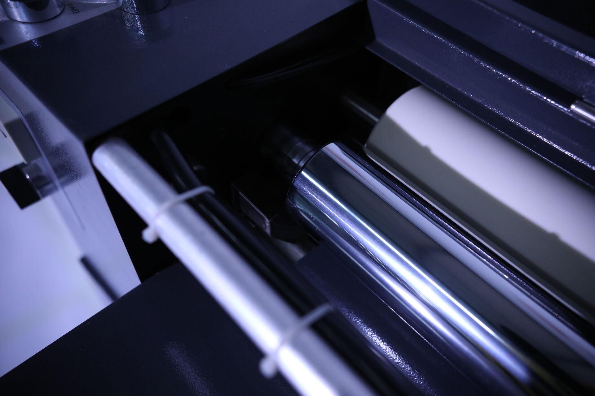 Máquina de recubrimiento UV de alta calidad, asequible y versátil: mejore su calidad de impresión Recubridor UV SQH-Coat de 24"(650 mm）