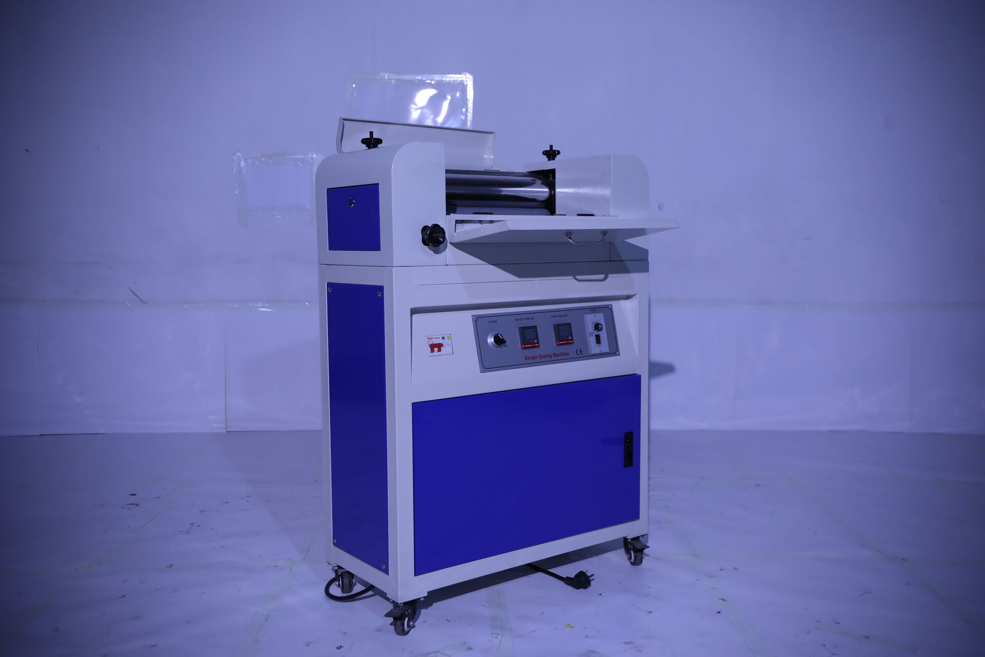 máquina de encolado de fusión en caliente de un solo lado