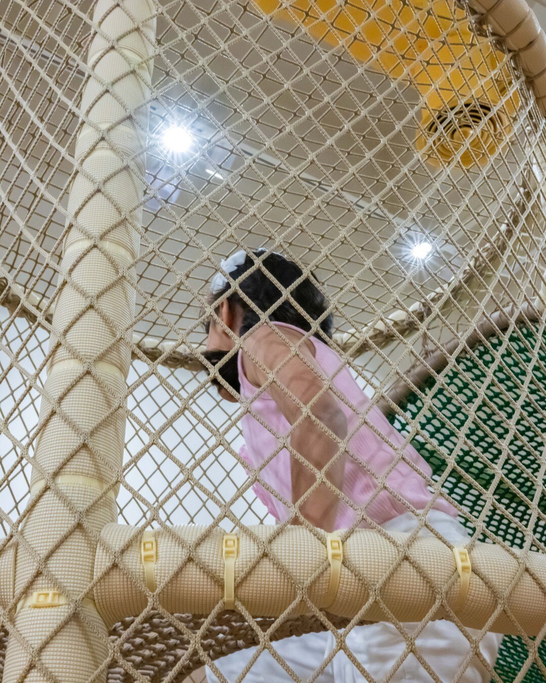 indoor-rope-climbing-net