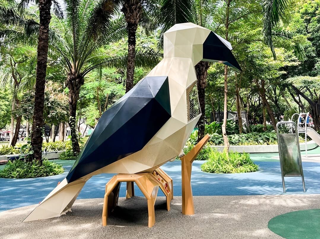 magpie-rope-net-interior-crawling-exploration