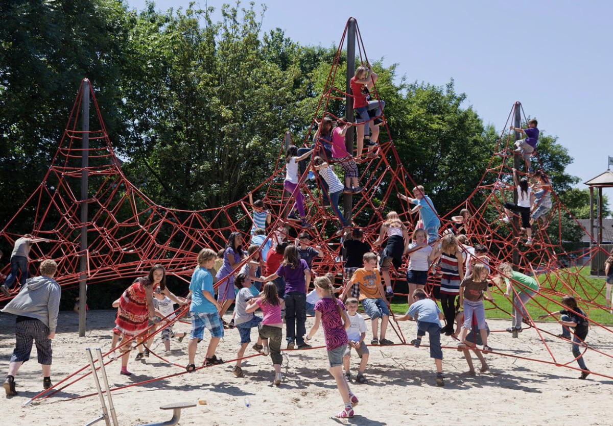 rope-climbing-pyramids-adventure-climb