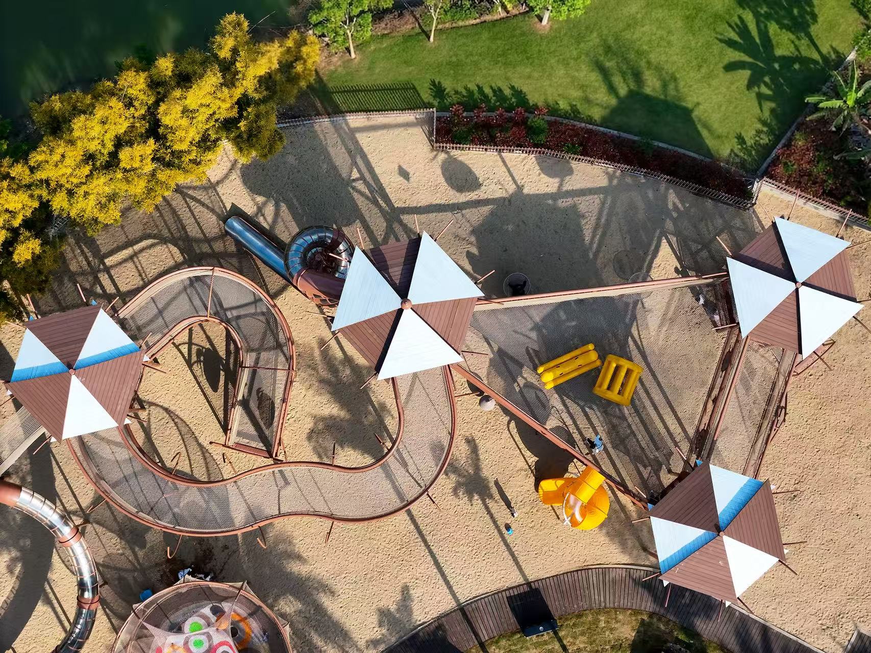 Multi-level 3D Structures + Closed-loop Safety: Rope Net Tribe Creates an Outdoor Rope Net Playground for All Ages