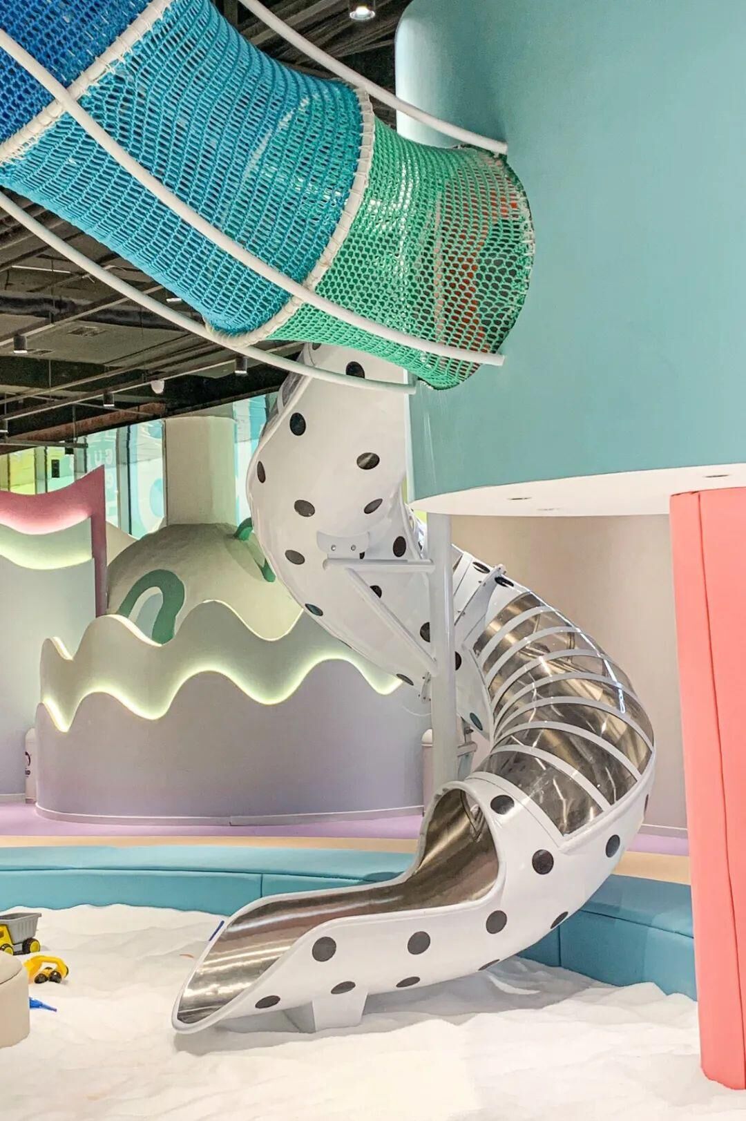 Indoor children's amusement equipment.jpg