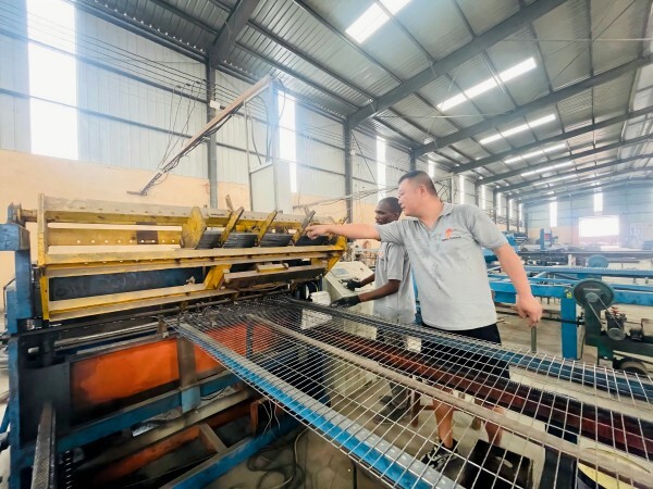 Nigeria-China factory supplying poultry farm equipment and poultry battery cage