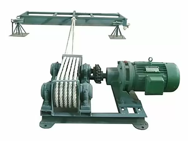 Scraper manure removal system