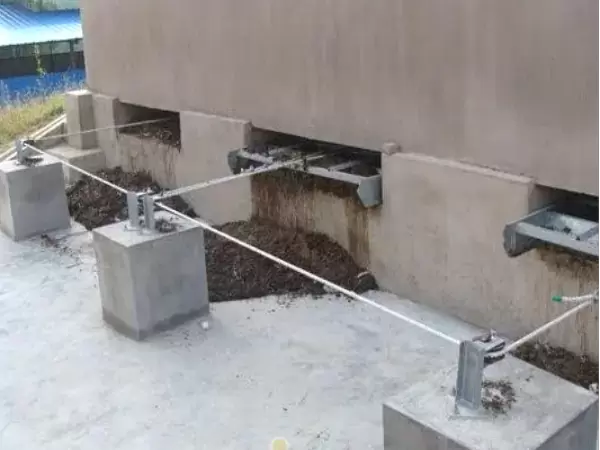Scraper manure removal system